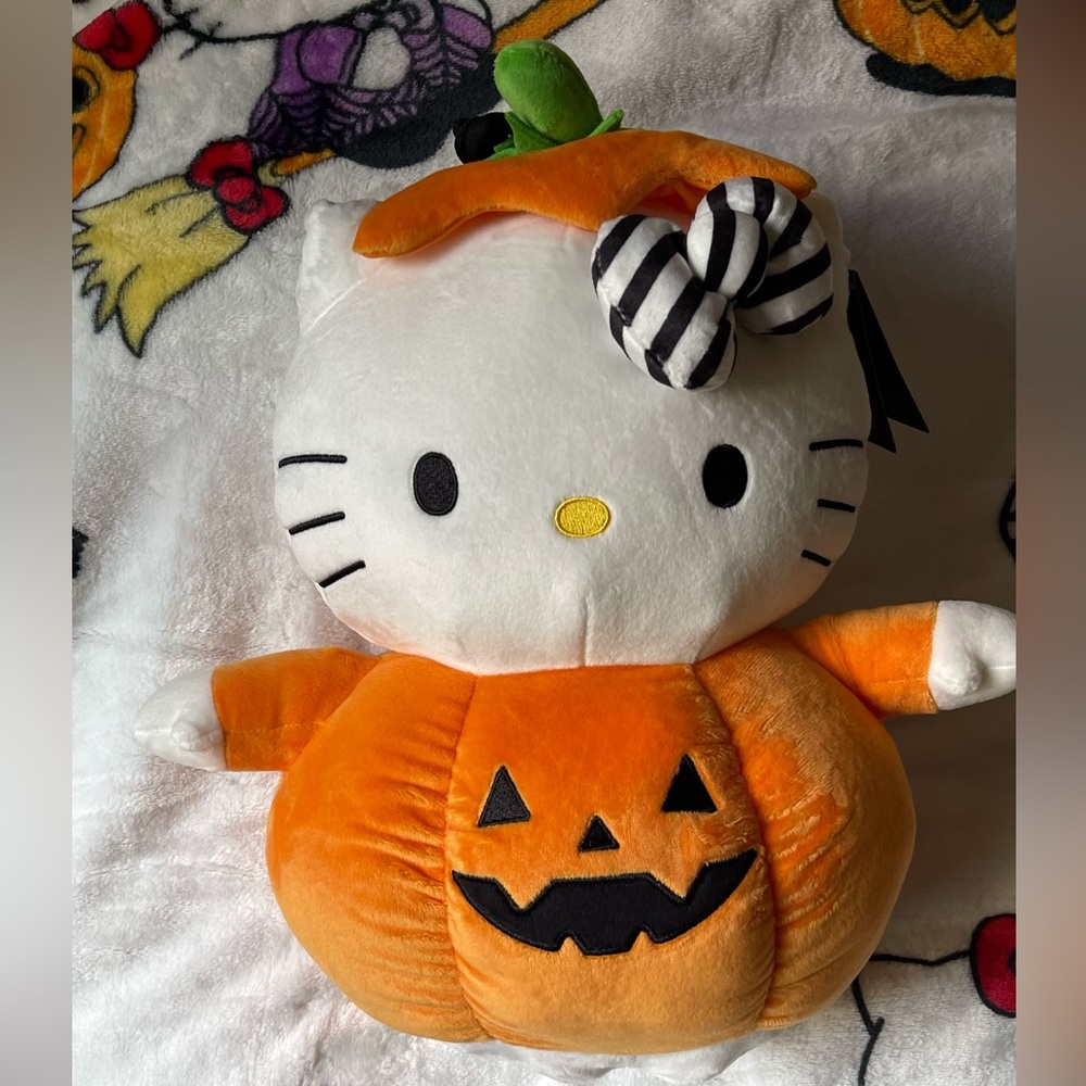 Hello kitty Halloween plush